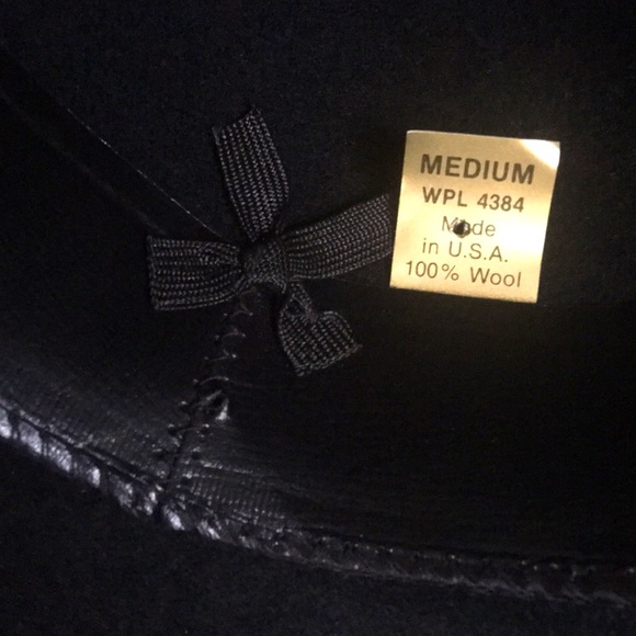 Black Wool Felt Hat w Feather Band - Picture 7 of 13